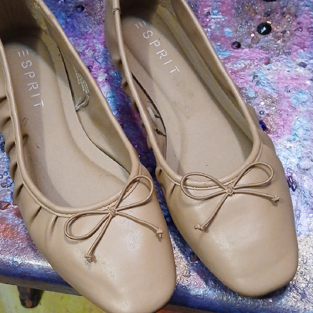 Esprit Tan Flats Timeless Elegance